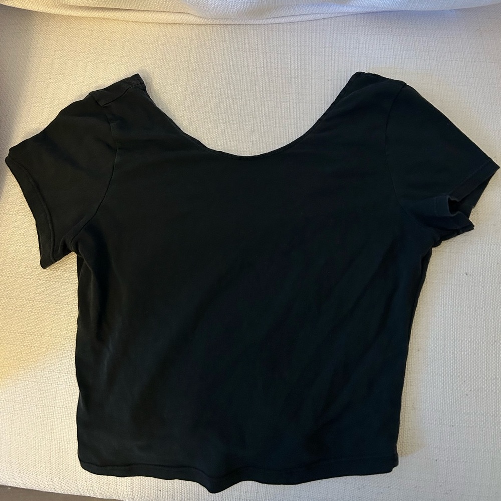 Black crop top tshirt